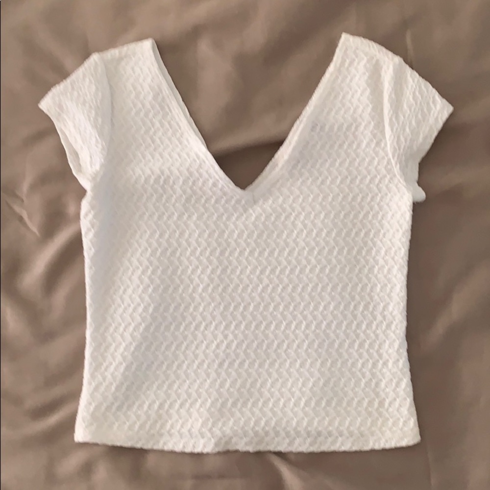 White vneck crop